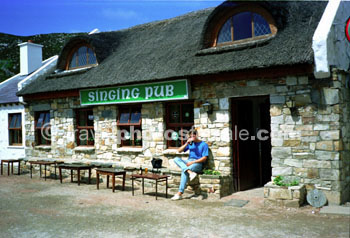 THE SINGING PUB