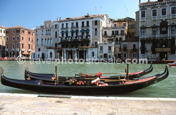 2 GONDOLAS