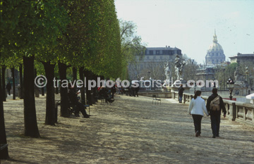 ROMANTIC WALKWAY