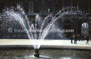 LOUVRE FOUNTAIN