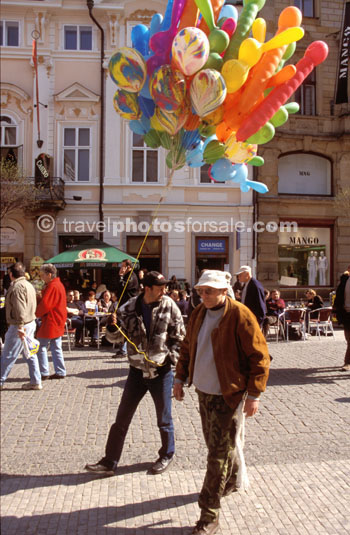 BALLOON SALESMEN